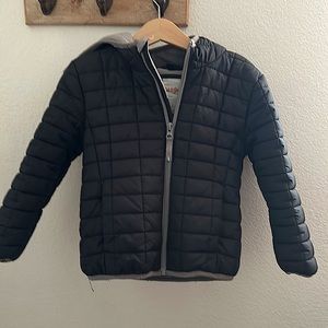 Boys 5T Cat & Jack Winter puffer jacket, hooded. Black. Fleece lined.